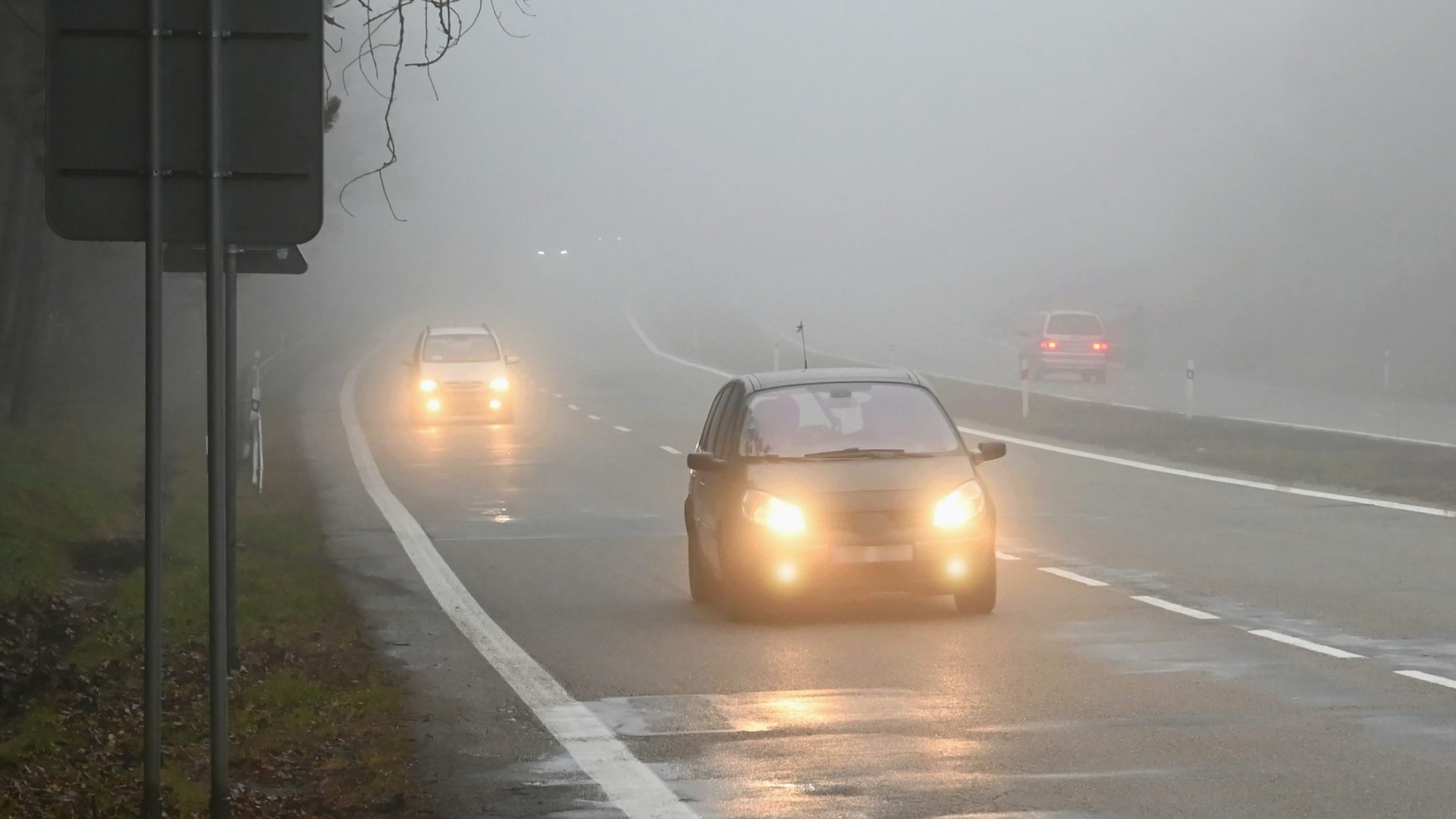 car where with fog lights on