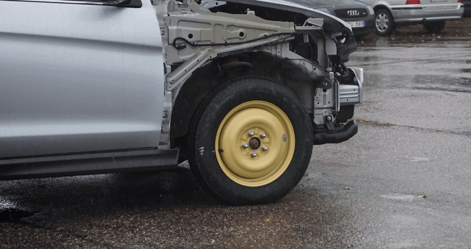 How to Handle a Tyre Blowout in 6 Steps | Zutobi Drivers Ed