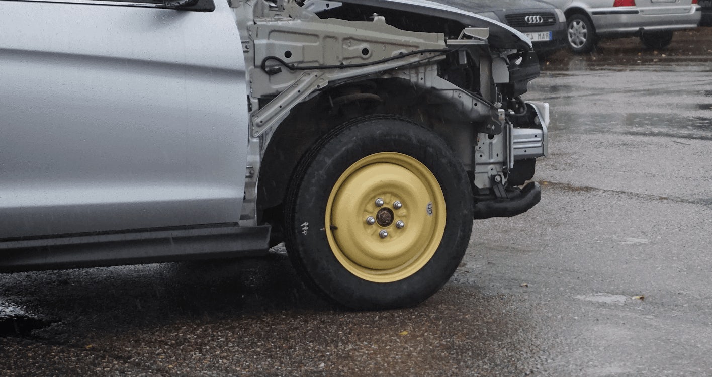 How to Handle a Tyre Blowout in 6 Steps | Zutobi Drivers Ed